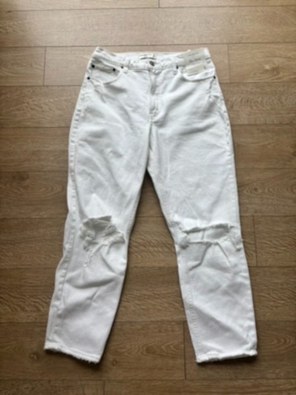 Abercrombie & Fitch "The Mom" Jeans | Size 30/10R | White Distressed | NWT